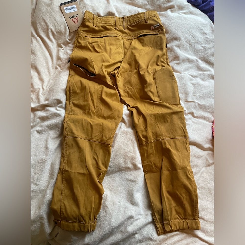 Brand new LIVSN Women’s Ecotrek Trail Crop Pant size 2, length 27, caramel